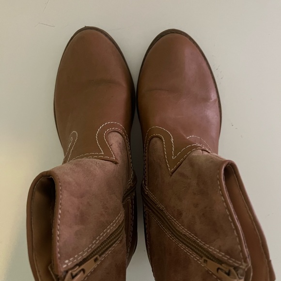 Cowboy style ankle boots - Picture 2 of 4